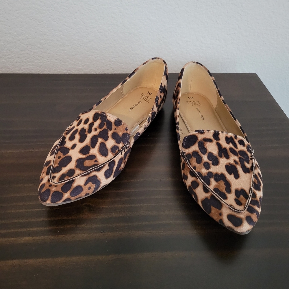 Cute leopard flats